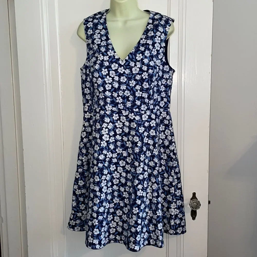 NWT Draper James blue & white floral print sleeveless dress - Picture 1 of 9